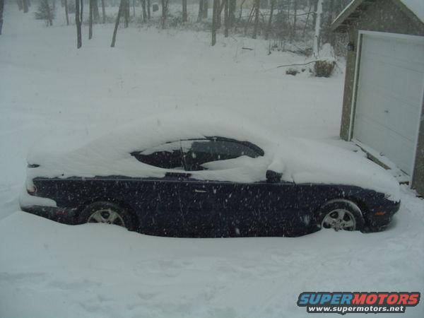 carinsnow.jpg buried in the snow in early '05