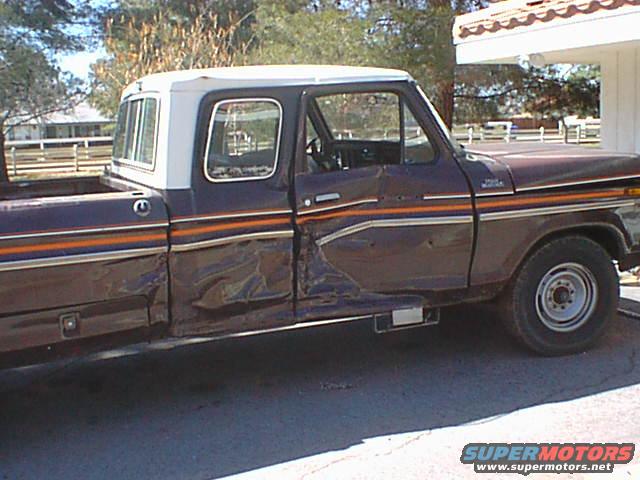 dsc00037.jpg Another damage shot of the parts truck, The bed took a good blow as well as the cab. No rust but a lot of fixing!