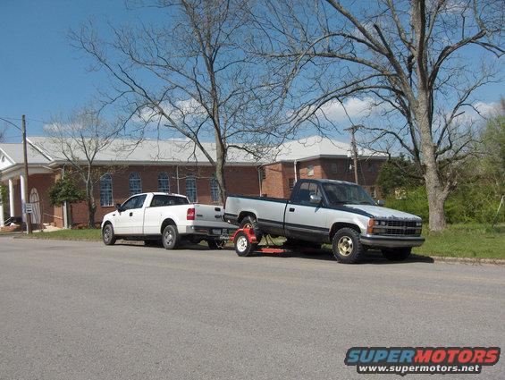 hpim0392.jpg Chevy towed by a Ford