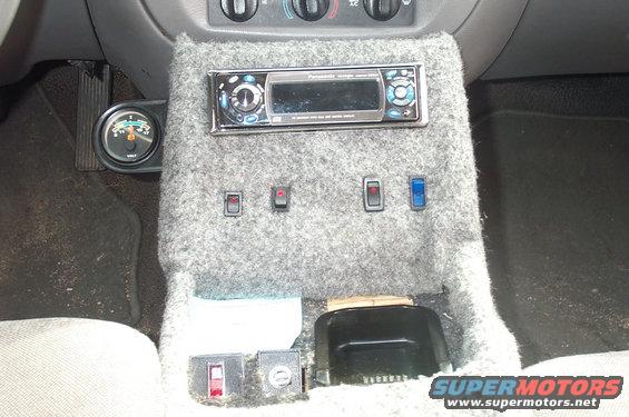 picture1-009.jpg Top of console, cd player gauge and buttons.