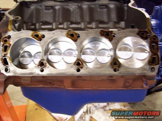 100_0250.jpg 351 W bored .030" 
- Speedpro hyperutectic pistons
- Comp extreme 4x4 cam
- Edelbrock performer intake and carb
