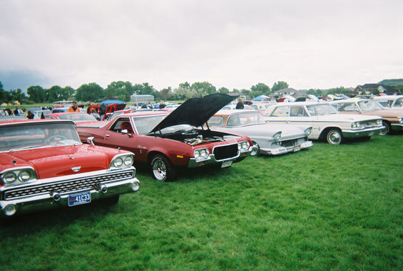 0682122r10061a.jpg my Chero between 59 Skyliner and 57 Fairlane