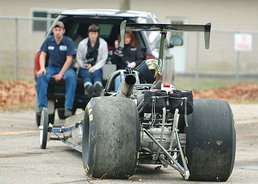 dscf0026.jpg Neat shot of us going back to the pits.