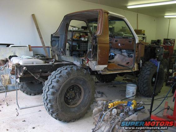 readtoremovecab.jpg All the rear sheet metal gone, now to cut up the cab. This adds a lot of time when you do it by yourself without an overhead hoist.