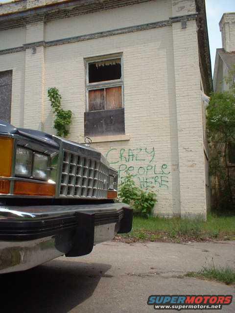 crzyppl2.jpg One of the State Hospital "cottages."  "Crazy People In Here," how appropriate...