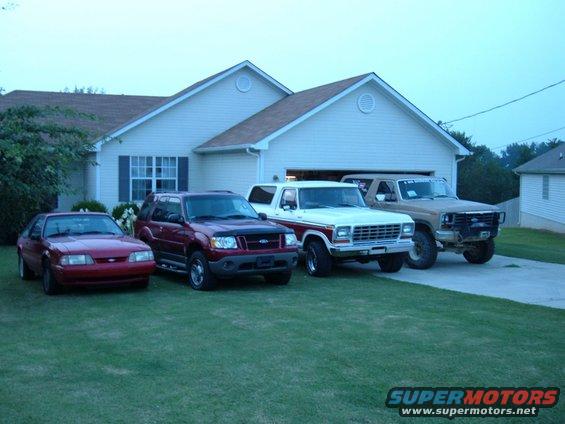 carsinfrontofhouse-057.jpg L2R: 92 5.0 Mustang, 03 Explorer Sport, 78 Bronco Ranger XLT, 83 Bronco 