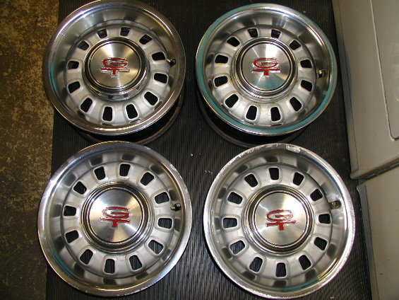 p9250967.jpg Set of four Driver quality Trim Rings and GT Center Caps