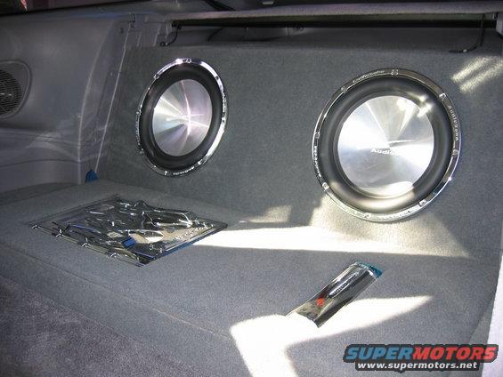 105_0527.jpg Custom Rear-Seat Delete Stereo (sold)