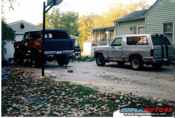 bigbronco2.jpg This the way it sits now next to the donor for my Bronco II.