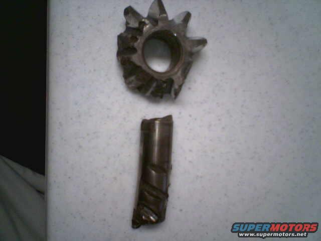 spider2.jpg Broken spider gear and pin.  Ford 8.8 rear differential.