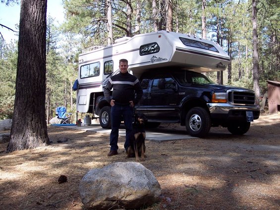 sd07.jpg Camper was sold days before we bought the Alpenlite 29 foot 5th wheel.  Alpenlite makes good stuff.  