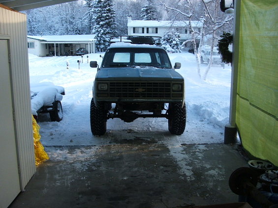 suburban-build-001.jpg Front bumper removed to make way for winch bumper