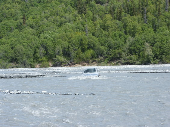 memorial-day05-015.jpg Some dumb butt floating the river. Hydro locked the motor and had to be towed home.