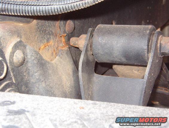 17rrshackle.jpg These bolts are installed backward, and they've cut thru the shackle brackets.
