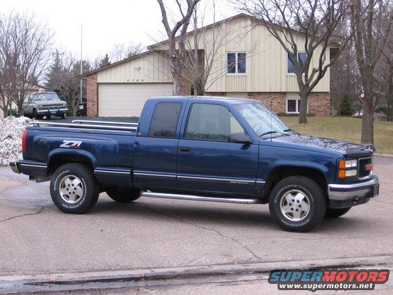 img_0584.jpg awww the ext cab stepisde, rare!

nerf bars, tinted rear windows soon to be all tinted though!!