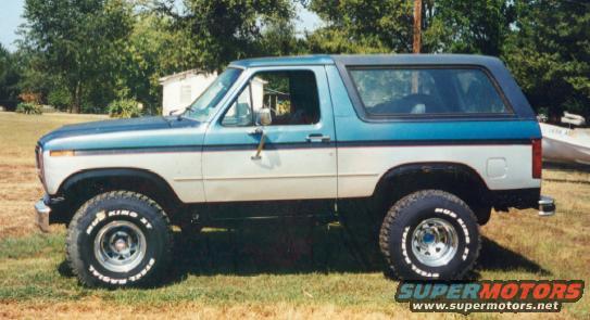 broncobefore2.jpg Earliest pic I have of her.... 3" body lift and 35x12.50's....  everything else was stock.  This was in 1998.