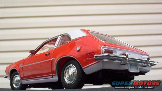 rearangle03.jpg Strutting its stuff.