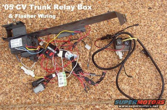 trunkbox05p71.jpg Trunk relay box & flasher wiring from 2005 P71