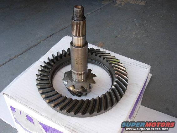 dscn1252.jpg Dana 60 4.10 ring and pinion.  Pulled out of a '79 F-250.  In excellent shape.  $50