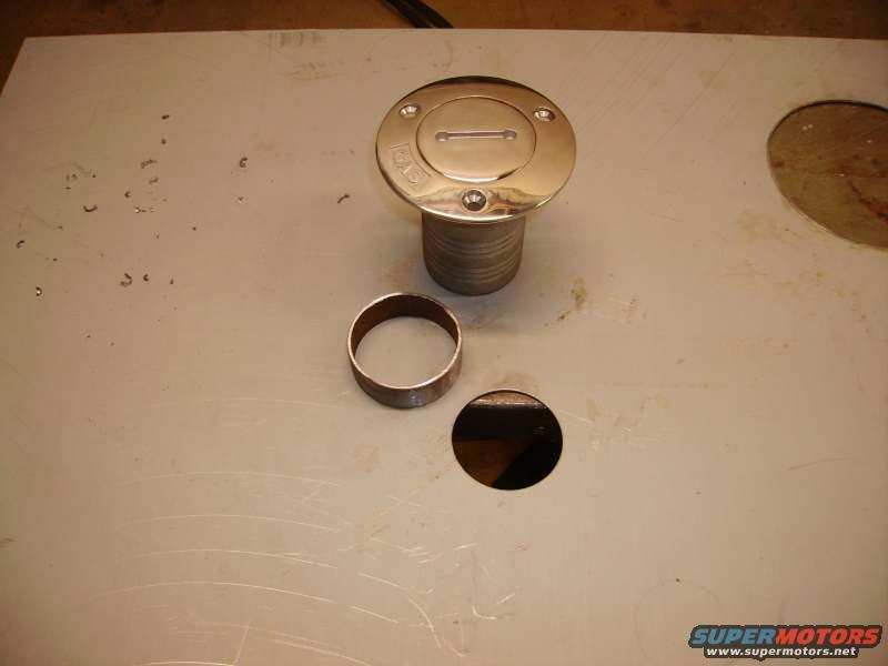 mmtank007.jpg Fuel tank - marine filler
