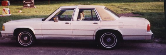 cv1.jpg My '88 Vic, during a vacation to Illinois.

Circa 1998.