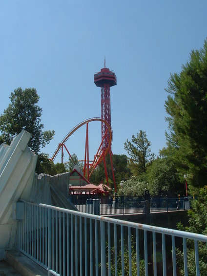 dscf0180.jpg A picture of the observation tower with Tatsu in the foreground