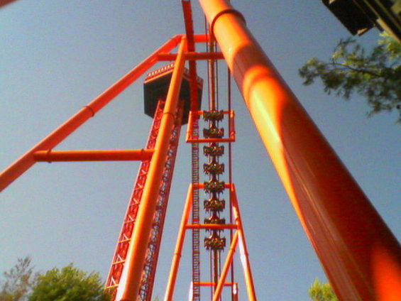 picture019.jpg Looking up at Tatsu as the train is being carried up to the first drop.