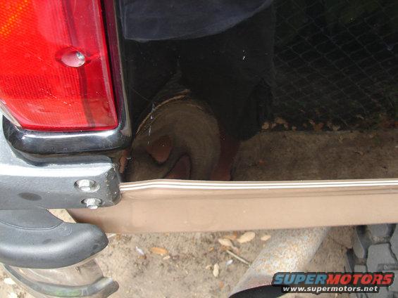 96-bronco-023.jpg Damage caused by having a 36" tire mounted to the stock carrier.