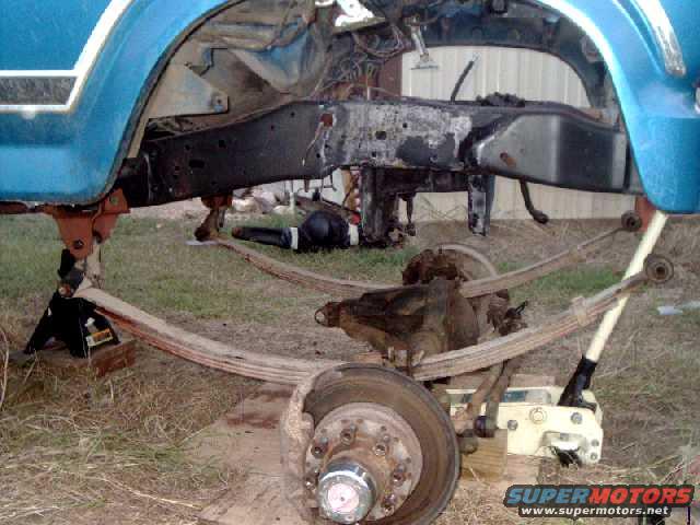 84sas10.jpg axle under Bronco with rear F350 leaf springs