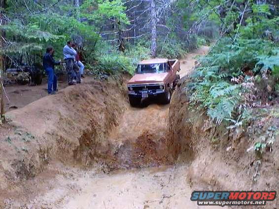 sept15_0004.jpg A steep trail leading to a 4' drop off at the bottom.  I scraped my front and rearbumpers comming off of this one.