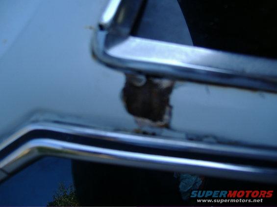 ranchero-001.jpg bad repair,bondo ver rust, right side of windshield