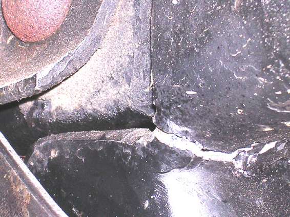 crack.jpg small setback.  the weld on the laid back radius arm bracket started to crack after i got hung up on a rock.  guess I should have paid more attention to a pretty easy trail overall.
