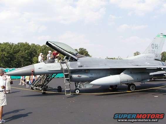 f16.jpg F-16 Fighting Falcon. This is what the Thunderbirds fly.  Much louder than the Blue Angels F/A-18 Hornet's. :-)