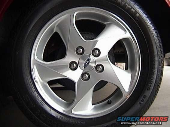 taurus_and_mystique_102702_5.jpg Sport rims ;)