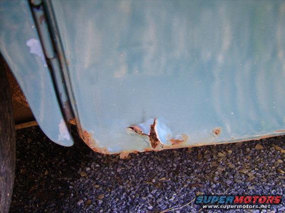 dsci0616.jpg Passenger Side quarter panel - rust starting