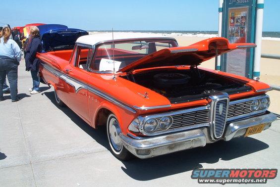 im001420.jpg Edsel Clone (not mine, but well done) at Va Beach boardwalk show