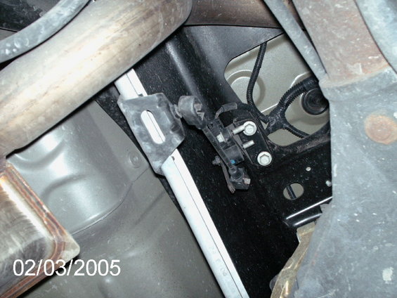 undercarriage007.jpg http://www.crownvic.net/drock96marquis/RAS.htm

03  Panther RAS height sensor