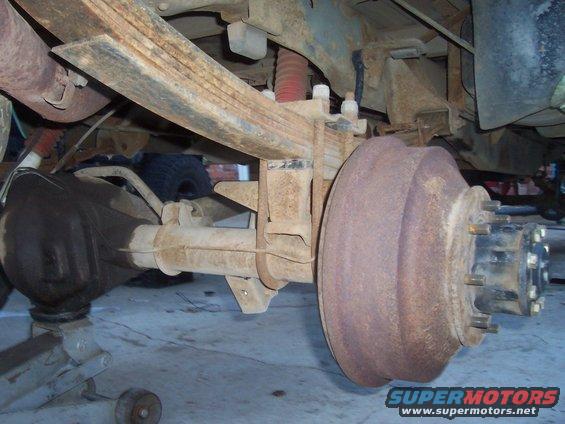 100_2382.jpg rear view of rear axle with right tire removed