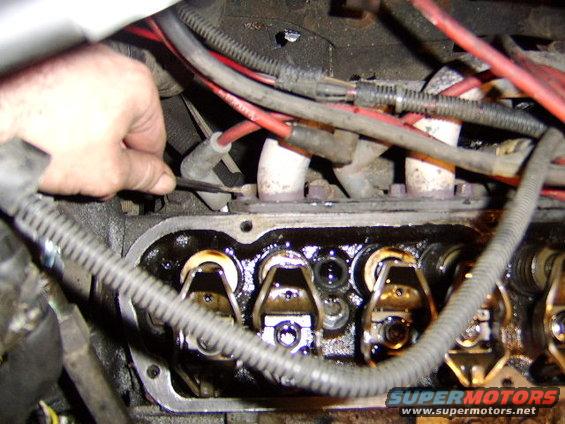 change-oil-pan-gasket-and-valve-cover-gasket-049.jpg I took the opportunity to make sure my header bolts were snug