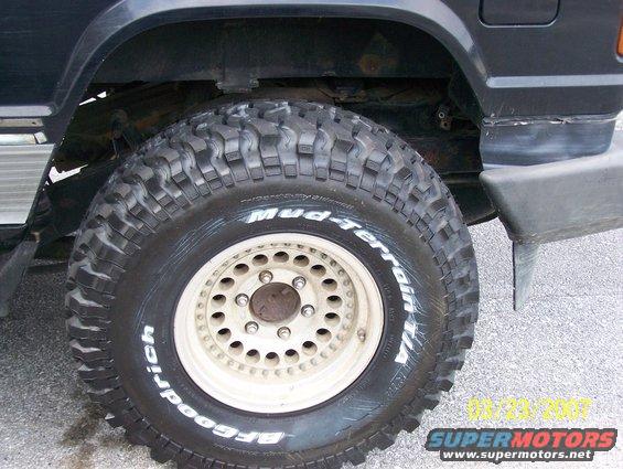 pajero-ds-rear-tire-clearence.jpg plenty of clearence in the rear for articulation
33x10.5x15 BFGoodrich KM