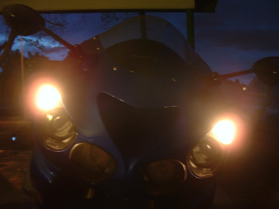 stock-corner-lights.jpg Here is a picture of the bike with stock corner lights.  These bulbs are clear.  