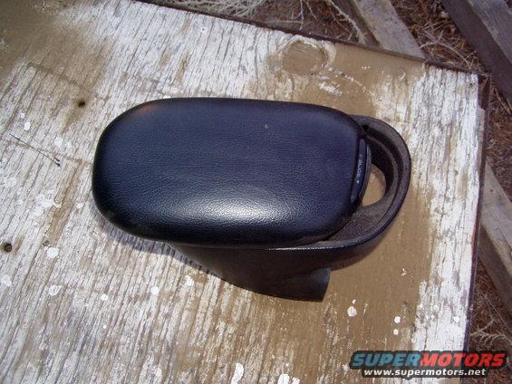 p1010022.jpg Mint Armrest/cupholder  All bl ack