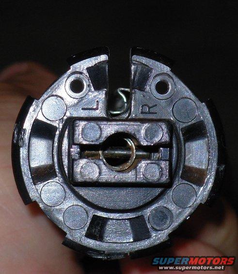 06slotalign.jpg With both end caps off, the cover can be unwrapped.  Align the torque plate slot with the drum slot & slide the cover out.