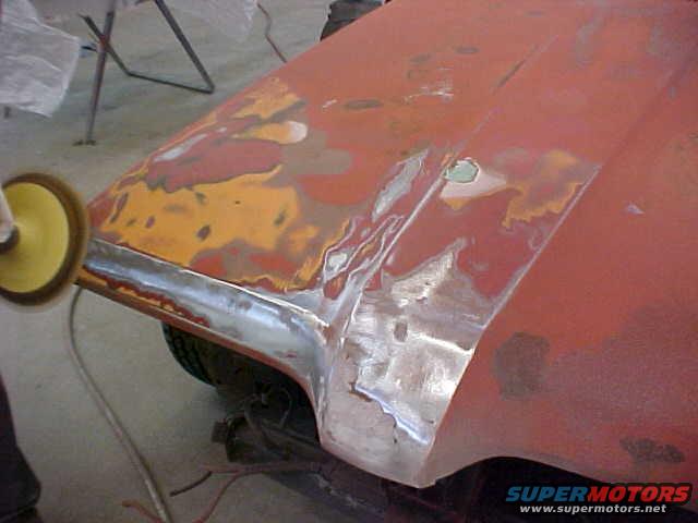 mvc009s.jpg Here is the hood being stripped. A bondo spot was found lurking.