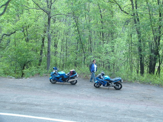 dscf0062.jpg A shot of the bikes and Tausha in Oak Creek Canyon, Highway 89A in Arizona.