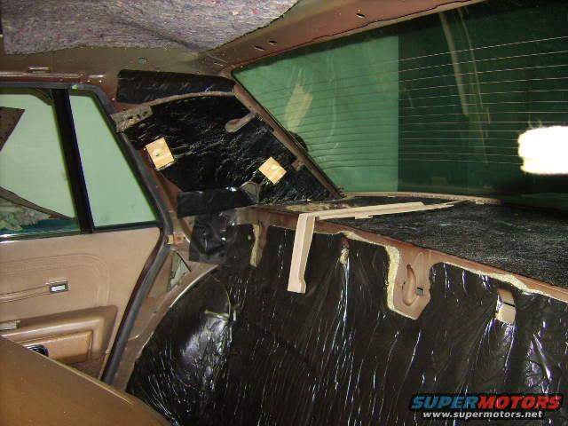 dsci1113.jpg A pic of the insulation and stuff that adds weight to your car.