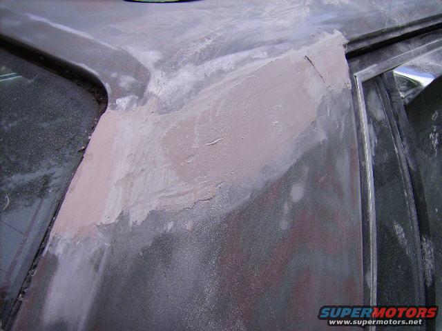 dsci1098.jpg The intermediate coat of bondo on the C-Pillar seams.