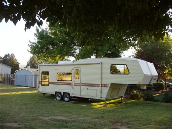 alpenlite-020.jpg Probably the cleanest nicest 15yo trailer you will ever see.  