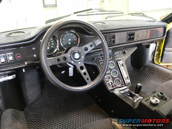 pic0006.jpg Interior w/Carbon Fiber