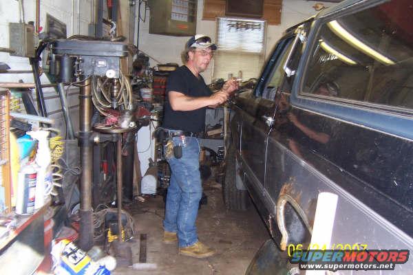 951.jpg me in the shop gettin the parts off the 95